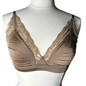 HANRO Lovis Lace-Trim Soft Triangle Bra Wirefree bralette size Medium 10-12 NWOT